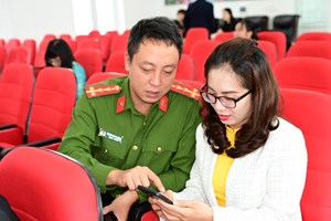 Công an phường Gia Viên tổ chức lấy ý kiến Nhân dân vào dự thảo văn kiện trình Đại hội đại biểu toàn quốc lần thứ XIV của Đảng qua ứng dụng VNeID