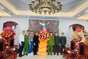 Công an phường Hải Dương thăm và chúc mừng các giáo xứ nhân dịp Lễ Noel