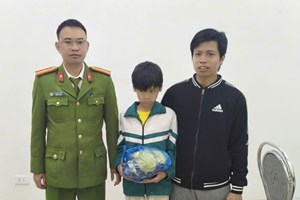 Công an xã Gia Lộc kịp thời đưa cháu bé đi lạc về với gia đình