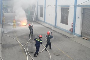 Diễn tập phòng cháy chữa cháy và cứu hộ tại Cụm Công nghiệp Vĩnh Niệm