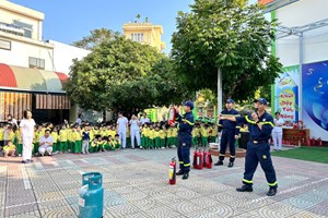 Đội Chữa cháy và CNCH khu vực 1: Tuyên truyền PCCC và CNCH tại trường mầm non Hoa Cúc (phường An Biên)