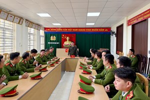 Giám đốc Công an thành phố thăm và làm việc tại Công an đặc khu Bạch Long Vĩ