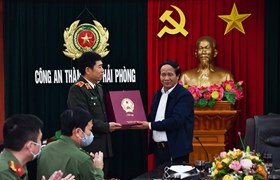 Đồng chí Lê Văn Thành - Ủy viên Trung ương Đảng, Bí thư Thành ủy, Chủ tịch HĐND TP động viên lực lượng Công an thành phố