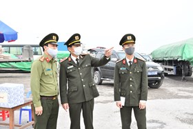 Giám đốc Công an thành phố thăm, động viên chốt kiểm soát y tế phòng, chống dịch Covid-19