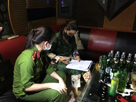 Kiểm tra quán Karaoke hoạt động trái quy định
