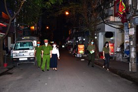 Xử phạt 5 trường hợp ra ngoài sau 22h không có giấy tờ tùy thân