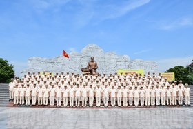 Tổ chức về nguồn, báo công tại Khu Lưu niệm Sáu điều Bác Hồ dạy Công an nhân dân