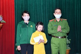 Công đoàn Công an thành phố: Nhận 16 cháu là “Con nuôi Công đoàn"