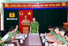 Đại tá Phạm Viết Dũng - Phó Giám đốc CATP kiểm tra công tác 6 tháng tại Công an huyện An Lão