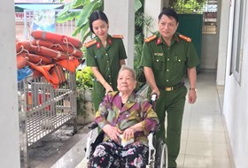 Công an quận Hồng Bàng: Cấp căn cước công dân miễn phí tặng công dân các gia đình chính sách