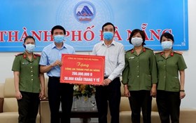 Thành phố Hải Phòng trao 5 tỷ đồng và 200.000 khẩu trang y tế ủng hộ Đà Nẵng phòng, chống dịch