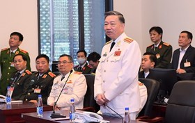 Bộ trưởng Tô Lâm đến thăm, kiểm tra công tác trực ban, bảo đảm an ninh, an toàn Đại hội XIII của Đảng