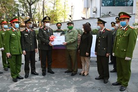 Ban Giám đốc CATP thăm, động viên lực lượng thực hiện nhiệm vụ tại 15 chốt kiểm soát dịch bệnh COVID-19