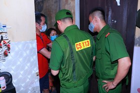 Cảnh sát 113 - Công an thành phố khống chế đối tượng biểu hiện ngáo đá