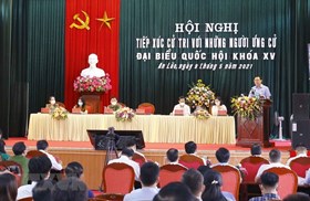 Chủ tịch Quốc hội Vương Đình Huệ cùng các ứng cử viên đại biểu Quốc hội khóa XV tiếp xúc cử tri, vận động bầu cử tại huyện An Lão