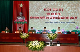 Chủ tịch Quốc hội Vương Đình Huệ tiếp xúc cử tri, vận động bầu cử tại huyện Tiên Lãng