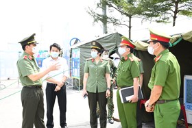 Thiếu tướng Vũ Thanh Chương - Giám đốc Công an thành phố kiểm tra công tác phòng chống dịch và chuẩn bị bầu cử tại huyện An Lão