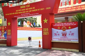 Tổng duyệt chuẩn bị lễ khai mạc bầu cử tại khu vực bỏ phiếu số 6, phường Minh Khai, quận Hồng Bàng
