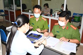 Phòng Cảnh sát QLHC về TTXH – CATP: Vận động, thu hồi 2 súng, 9 viên đạn trong quá trình làm thẻ CCCD gắn chíp điện tử