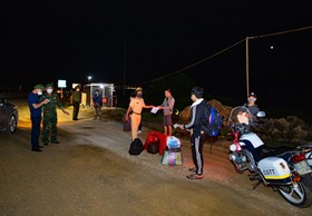 Chốt kiểm soát dịch bệnh Covid-19 cầu Nghìn: Kịp thời phát hiện đưa 5 người về từ thành phố Hồ Chí Minh đi cách ly tập trung