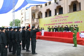 Bế giảng lớp tập huấn nghiệp vụ Cảnh sát Cơ động khoá II