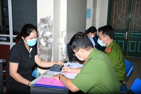 Vận động giao nộp và thu hồi 44 súng, 639 viên đạn các loại