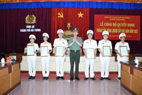 Công an các đơn vị, địa phương công bố quyết định thăng cấp bậc hàm, nâng lương năm 2022