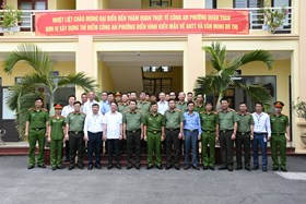 Đồng chí Trung tướng Lê Quốc Hùng, Thứ trưởng Bộ Công an tham quan thực tế một số Công an phường tại Hải Phòng
