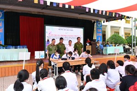 Trách nhiệm của gia đình và nhà trường trong công tác đấu tranh, phòng ngừa mua bán người