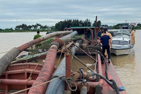 Công an huyện Vĩnh Bảo: Bắt giữ tàu hút 300m3 cát trái phép