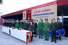 Bế giảng lớp tập huấn điều lệnh, bắn súng, võ thuật nâng cao năm 2022