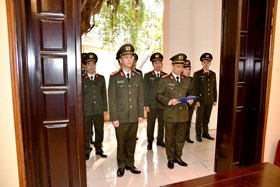 Phòng Tham mưu: Dâng hương Bác Hồ nhân kỷ niệm 75 năm Ngày Bác Hồ nêu 6 điều dạy CAND