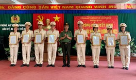 Phòng Xây dựng phong trào bảo vệ ANTQ: 9 CBCS được thăng cấp bậc hàm, nâng lương năm 2023
