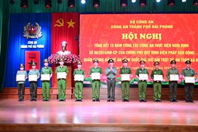 Tổng kết 10 năm công tác Công an thực hiện Nghị định 06/2014/NĐ-CP của Chính phủ : 21 tập thể, cá nhân được khen thưởng