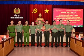 Đoàn khảo sát Kết hợp phát triển kinh tế-xã hội với củng cố quốc phòng, an ninh, đối ngoại; xây dựng thế trận lòng dân trong bảo vệ Tổ quốc tại Hải Phòng