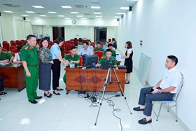 Công an quận Hồng Bàng tổ chức tiếp nhận, cấp Căn cước lưu động tại UBND quận