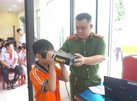 Công an phường Dư Hàng Kênh (quận Lê Chân): Tổ chức cấp thẻ căn cước cho hơn 3.000 học sinh trên địa bàn