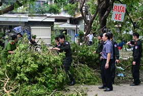 Phòng Cảnh sát cơ động Công an thành phố: Huy động tối đa lực lượng tập trung khắc phục hậu quả bão số 3