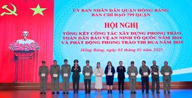 Quận Hồng Bàng: Trao tặng Kỷ niệm chương “Vì sự nghiệp bảo vệ ANTQ" cho 12 cá nhân
