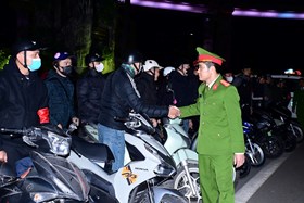 Tổ công tác HP-22 Công an quận Hồng Bàng và Công an quận Ngô Quyền: Tuần tra vũ trang, kiểm tra hành chính, bảo vệ ANTT dải trung tâm thành phố