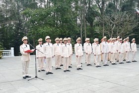 Khối Cảnh sát nhân dân CATP: Tổ chức dâng hương, báo công tại tại Khu di tích K9 – Đá Chông