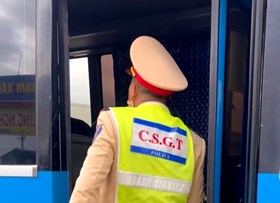 Trạm CSGT Quang Trung (Phòng Cảnh sát giao thông): Phạt một xe khách chở quá số người quy định 15 triệu đồng