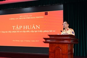 Tập huấn công tác tiếp nhận hồ sơ cấp đổi, cấp lại giấy phép lái xe cho lực lượng Công an cấp xã 