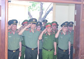 Đảng bộ CATP dâng hương tri ân nhân kỷ niệm 135 năm Ngày sinh Chủ tịch Hồ Chí Minh