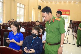 Tuyên truyền việc góp ý vào dự thảo sửa đổi, bổ sung Hiến pháp năm 2013 trên ứng dụng VNeID tại KCN Nhật Bản
