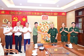 Giám đốc CATP tiếp xúc Ban liên lạc tướng lĩnh QĐND và CAND nghỉ hưu tại Hải Phòng