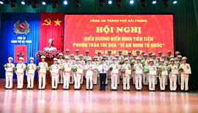 Vinh danh 100 gương điển hình tiên tiến trong phong trào thi đua “Vì an ninh Tổ quốc” và phong trào toàn dân bảo vệ an ninh Tổ quốc