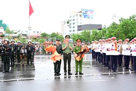 Đoàn Quân nhạc và Đoàn Kỵ binh CAND biểu diễn tại dải trung tâm thành phố
