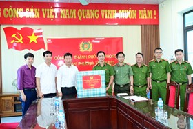 Thiếu tướng Bùi Quang Bình - Giám đốc CATP thăm, động viên Công an phường Tân Hưng và Công an xã Đại Sơn