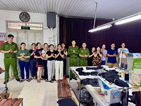 Công an xã Hợp Tiến tổ chức tuyên truyền, phổ biến pháp luật tại Công ty cổ phần may xuất khẩu Tân Quý